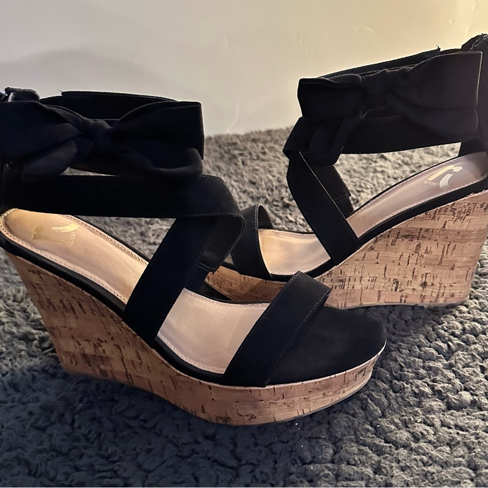 Report Black Wedges Size 8.5